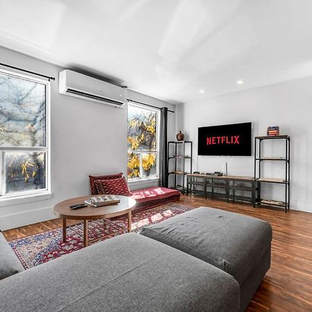 Amazing Fully Renovated Apartment On Queen St. Toronto Exterior photo